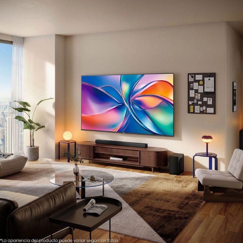 Portas laterais da Hisense 75E7Q: 2x HDMI 2.1 (eARC), USB, AV, slot para cartão, antena, áudio óptico e Ethernet. Acabamento preto elegante.