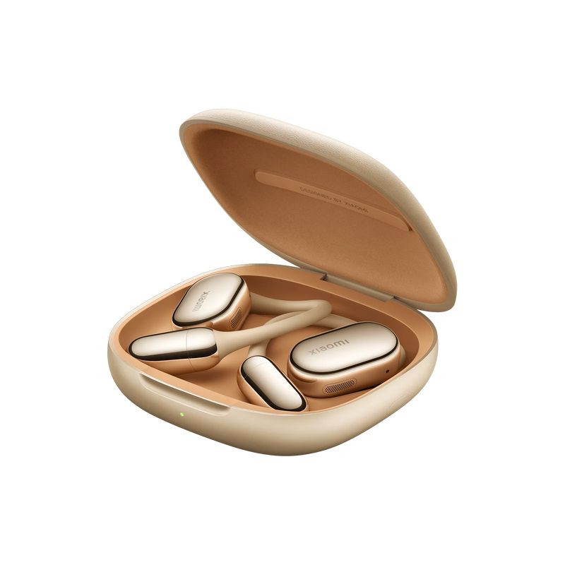 Xiaomi OpenWear Stereo Pro ANC Dorado Arena: estuche compacto beige con tapa redondeada y auriculares abiertos dorados, acabados metálicos y LED indicador