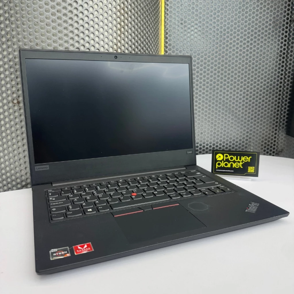 Lenovo ThinkPad E485 14 pouces noir, écran mat, clavier QWERTZ avec TrackPoint, pavé tactile large, stickers Ryzen et Radeon, état excellent