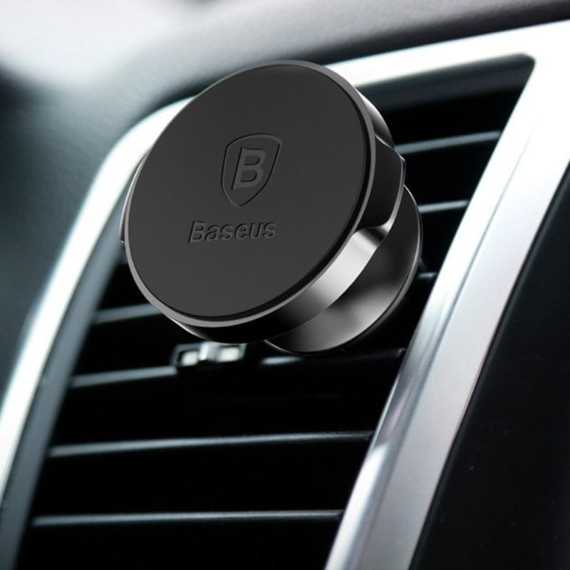 Baseus Small Ears Soporte Magnético para Coche, imagen en la rejilla de un coche