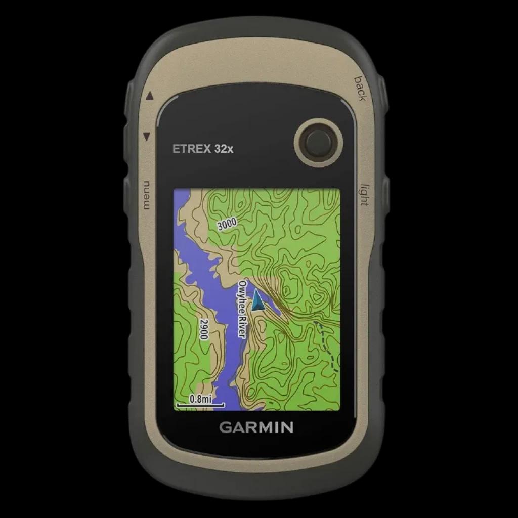 Garmin Etrex 32x avec écran couleur affichant une carte topographique, boîtier résistant avec boutons latéraux, bord beige et lentille de capteur avant