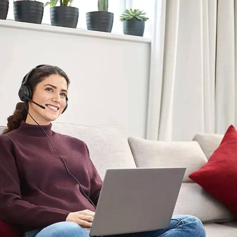 Jabra Evolve2 30 SE Negro con micrófono boom, diadema acolchada y almohadillas on‑ear; cableado, diseño ligero para llamadas y trabajo en computadora