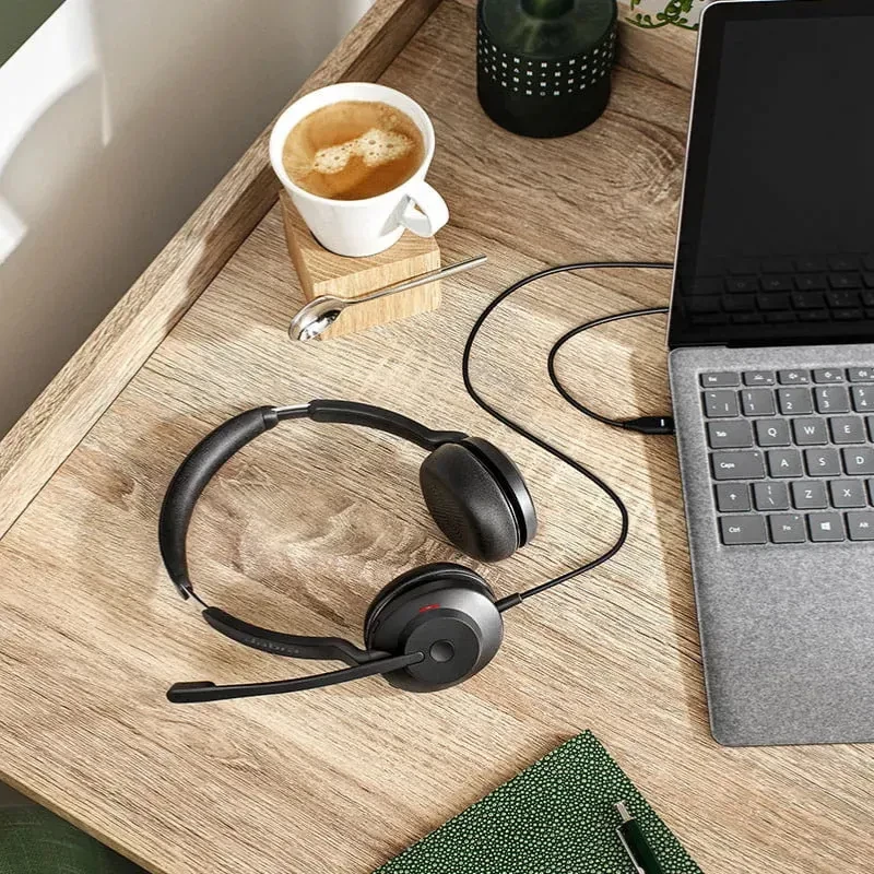 Jabra Evolve2 30 SE Negro, auriculares con cable USB, diadema acolchada, doble copa, micrófono con brazo ajustable y luz LED, diseño para trabajo en