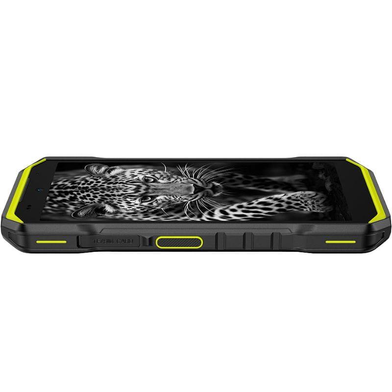 Ulefone Armor X32 6GB/128GB Verde Rugged visto de lado, corpo robusto preto com detalhes verdes, bordas reforçadas e tela frontal exibindo leopardo em preto e