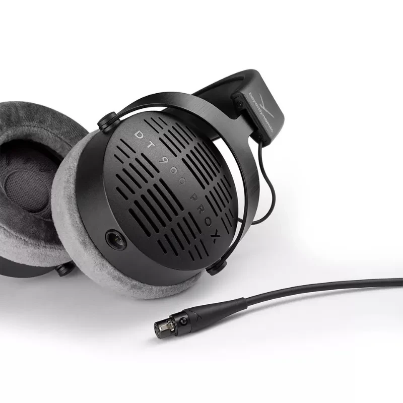 Beyerdynamic DT 900 Pro X 48 Ω casque filaire ouvert, coques noires ventilées, coussinets velours gris, arceau rembourré, câble détachable avec connecteur