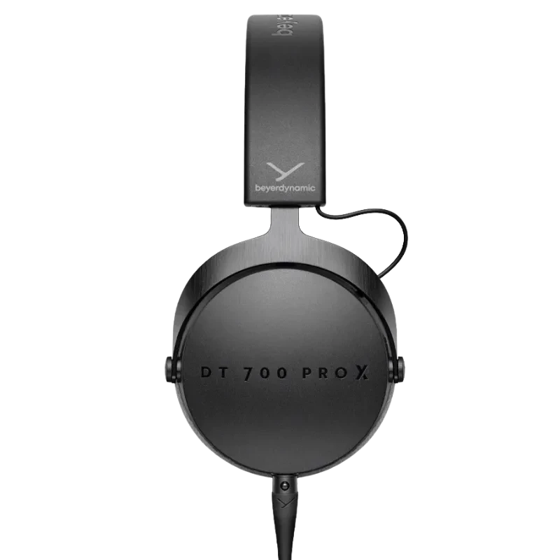 Beyerdynamic DT 700 Pro X Black Edition con copas cerradas mate, diadema acolchada y cable desmontable; diseño robusto y minimalista en negro