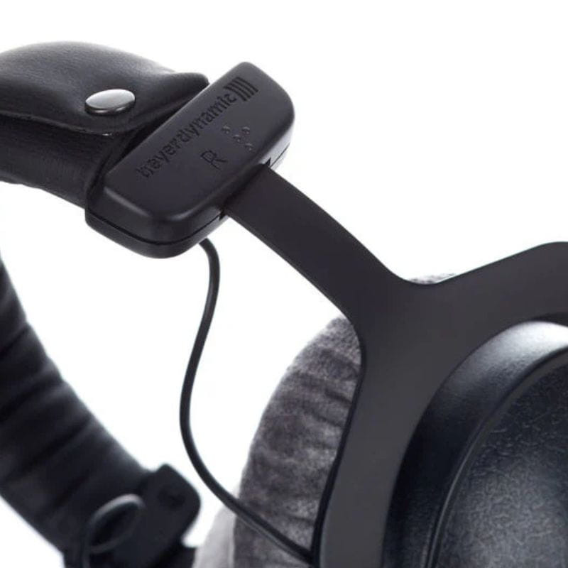 Beyerdynamic DT 770 Pro 80 Ω, arceau cuir rembourré, oreillettes velours gris, coque noire robuste, câblage filaire, marquage R visible