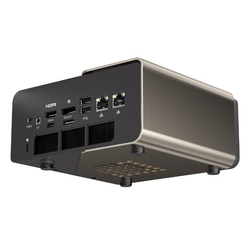 GMKtec EVO-T1 Mini PC compacto en metal con múltiples puertos frontales: HDMI, USB, USB-C, doble LAN, rejillas de ventilación y base perforada