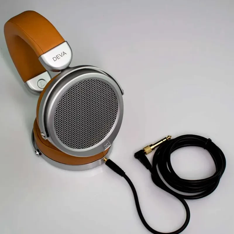 Hifiman Deva auriculares magneto-planares con copas plateadas de malla, diadema acolchada color camel y cable desmontable con adaptador de 6.35 mm
