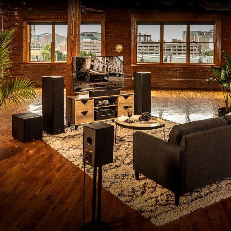 Klipsch R-8SW Subwoofer 150W Preto, imagem numa sala de estar