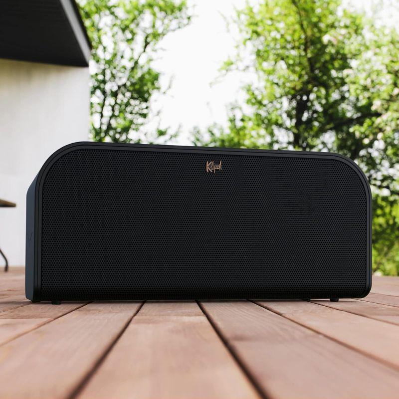 Klipsch Groove XXL - Altavoz Bluetooth en exterior sobre suelo de madera