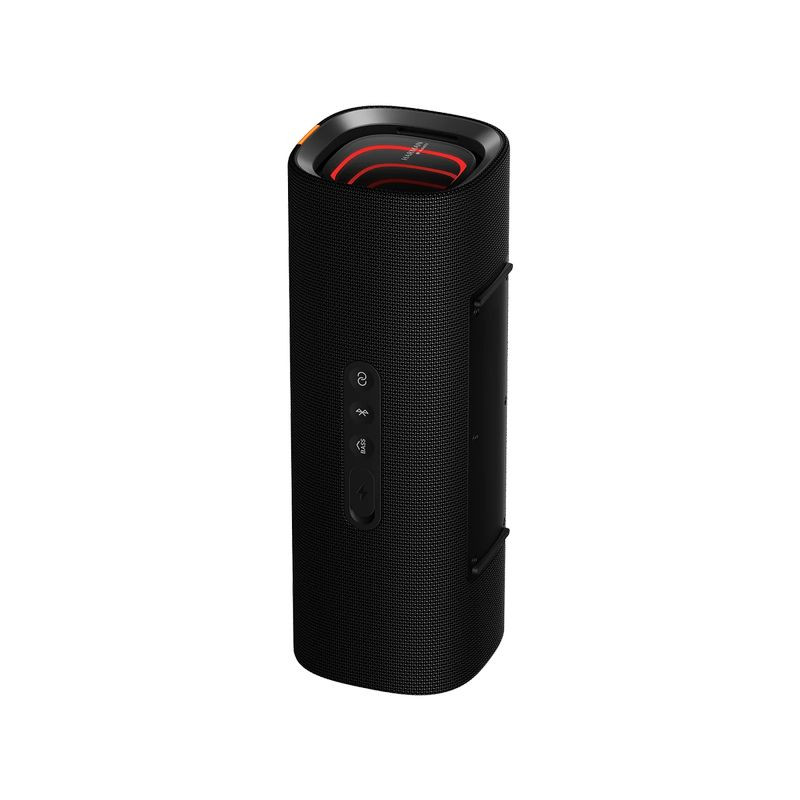 Altavoz bluetooth cilíndrico negro con malla, botones laterales, asa integrada y aro LED rojo en la parte superior; diseño robusto IP67 y potencia 50W