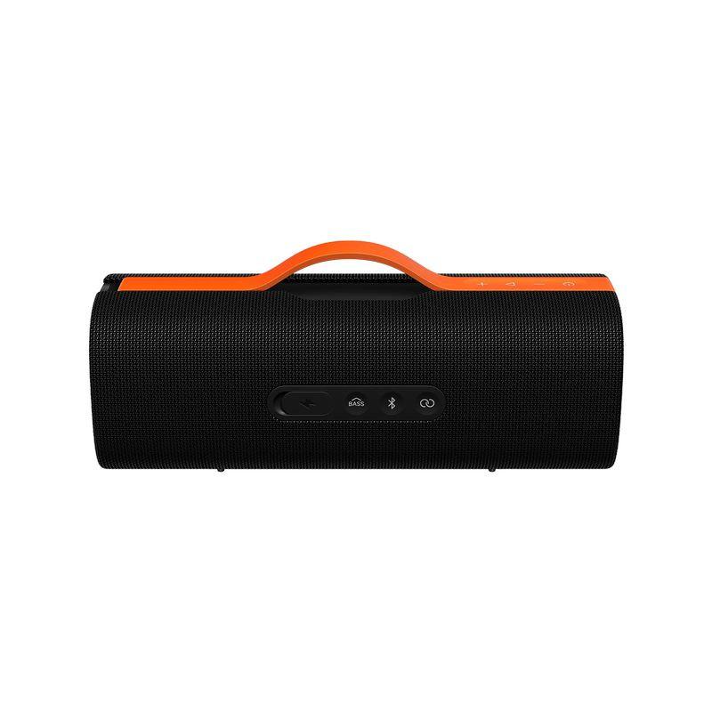 Altavoz portátil negro con asa naranja, rejilla frontal y botones laterales de encendido, volumen y Bluetooth. Diseño robusto, compacto y fácil de