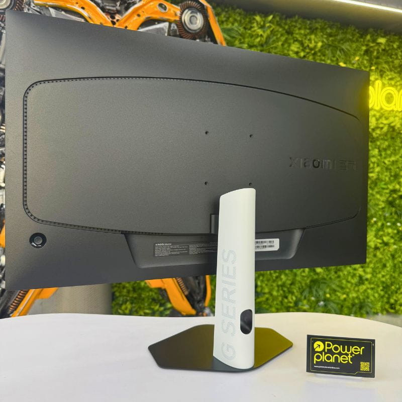 Xiaomi Gaming Monitor G27i 2026 de 27 pulgadas, panel IPS, diseño trasero negro mate con soporte blanco G Series, peana hexagonal y gestión de cables