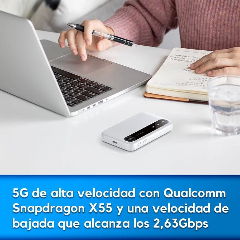 ZTE U50 5G Wi‑Fi 6 router móvil blanco, compacto y portátil, con pantalla LED lateral y botones, junto a laptop; ideal para conectividad rápida en