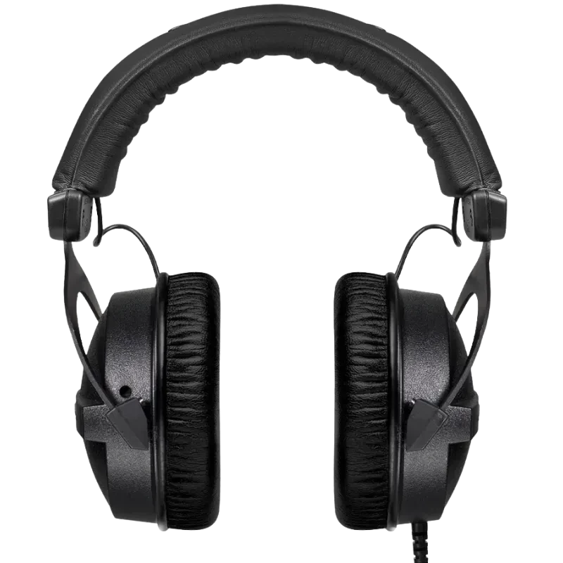 Auriculares cerrados Beyerdynamic DT 770 M 80 Ω en negro, diadema acolchada, copas robustas con almohadillas gruesas y cable fijo para uso de estudio