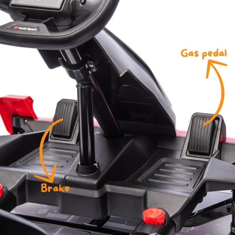 Audi GoKart 24V Rojo - Coche eléctrico para niños, detalle del pedal de freno y de aceleración