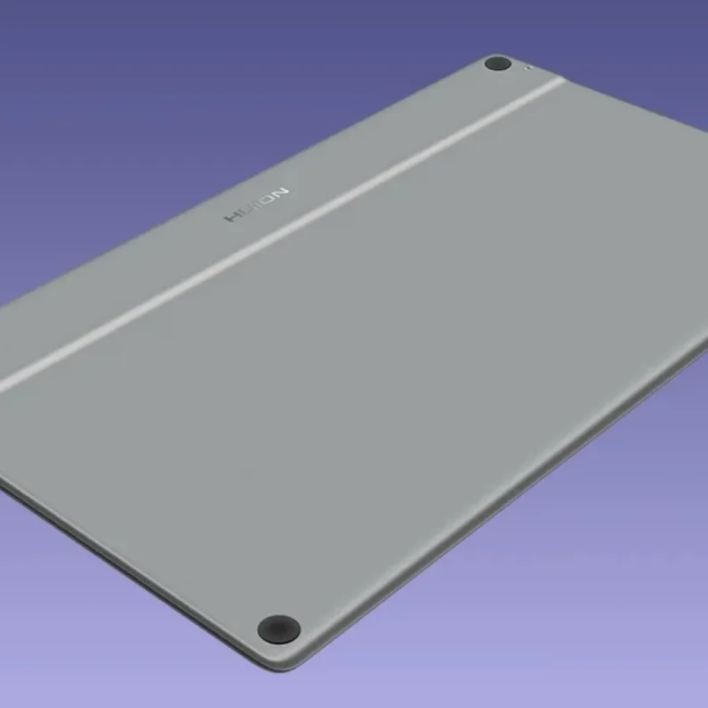 Trasera de la Huion Kamvas 22 Plus GS2202 en gris mate, placa lisa con franja central clara, esquinas redondeadas y topes de goma antideslizantes