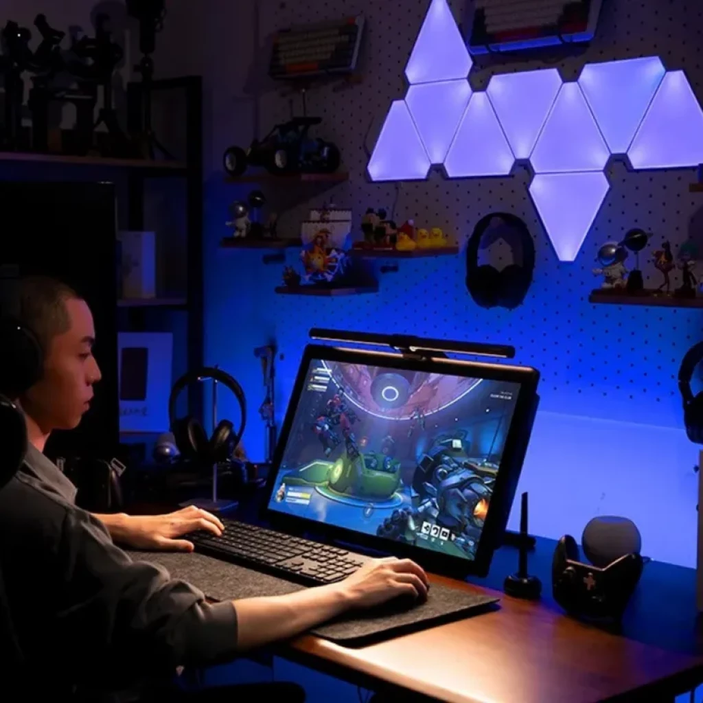 Huion Kamvas Studio 24 KS2401 con pantalla 24 pulgadas IPS QHD iluminada, soporte ajustable y lápiz óptico, ideal para dibujo y edición profesional
