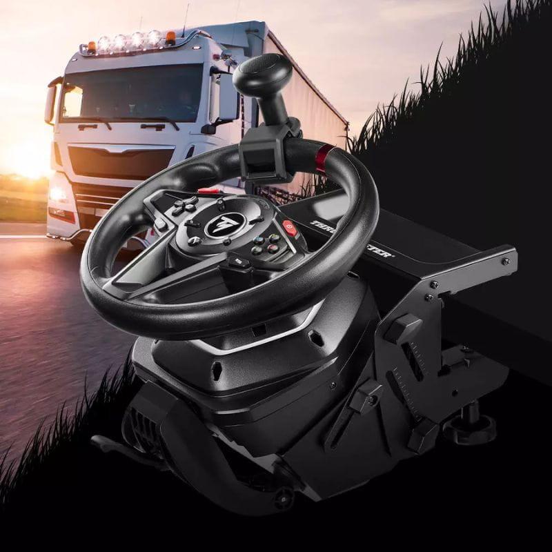 Trustmaster T128 SIMTASK Pack Xbox / PC - Volant de simulation, image avec le camion en arrière-plan