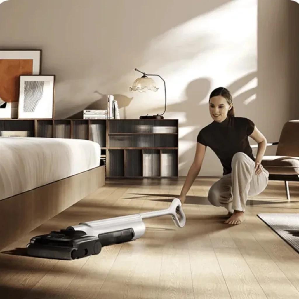 Xiaomi Truclean W30 Pro Wet Dry Vacuum con diseño slim plateado, cabezal bajo para limpiar debajo de la cama, mango ergonómico y cuerpo ligero en suelos de