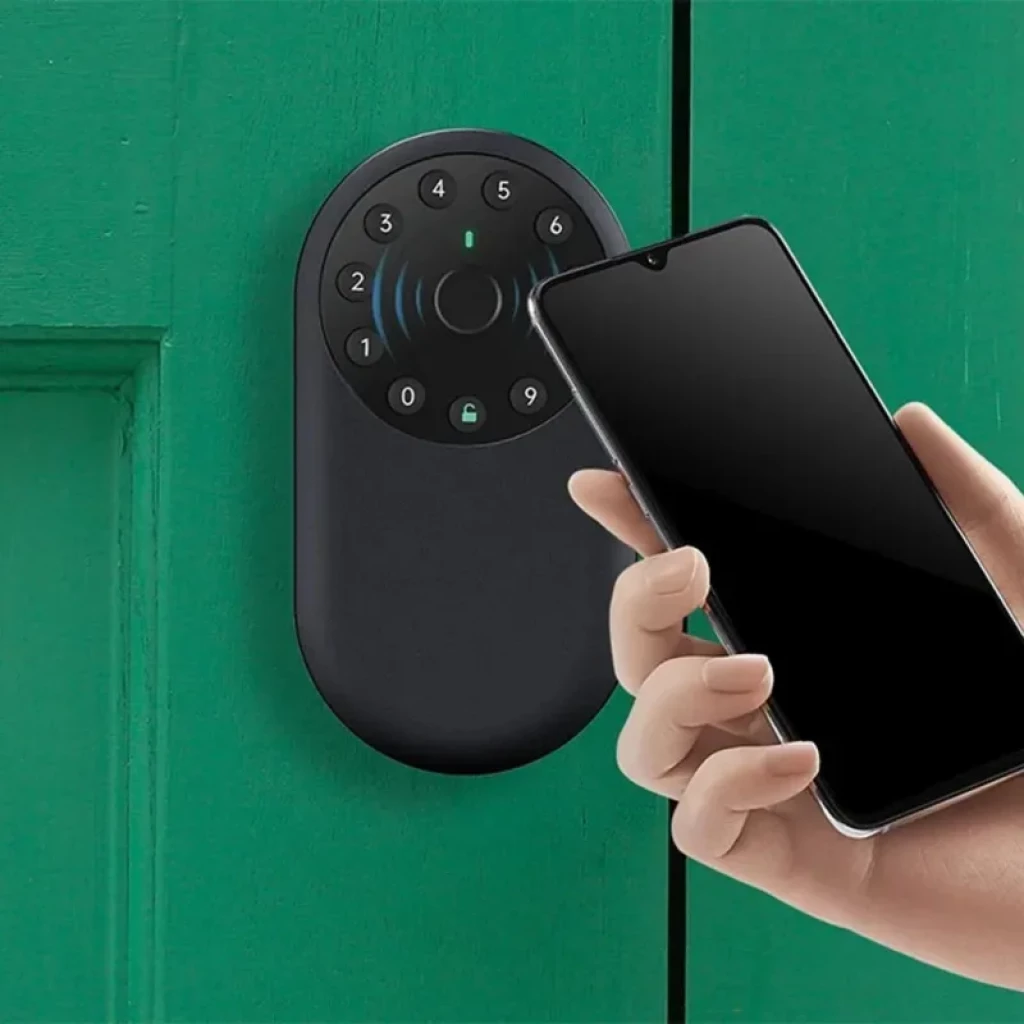 Lockin YEEUU K421 cofre inteligente preto com teclado numérico circular iluminado, corpo compacto e alça de fixação na maçaneta da porta