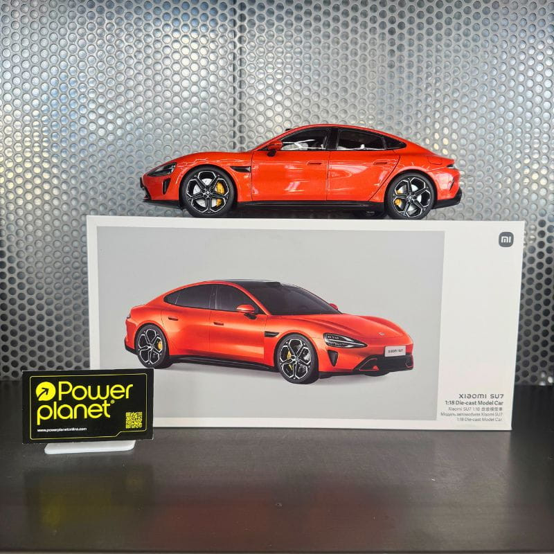 Xiaomi SU7 1/18 Die-cast Model Car Lava Laranja em escala detalhada, sedan esportivo com rodas de liga, pinças amarelas e acabamento metálico brilhante