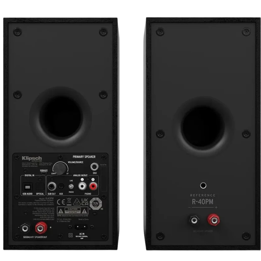 Klipsch Reference R-40PM, par de colunas ativas 70 W, acabamento preto, duto traseiro largo, entradas RCA, óptica, USB e controles no painel traseiro