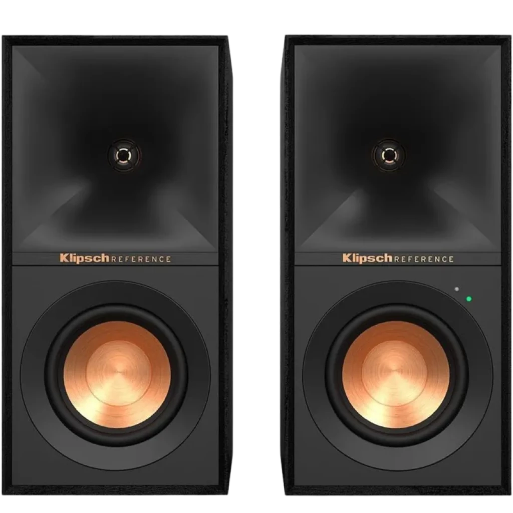 Par de colunas ativas Klipsch Reference R-40PM 70 W com tweeter em corneta preto e woofer cobre, design preto fosco, LED indicador e acabamento premium