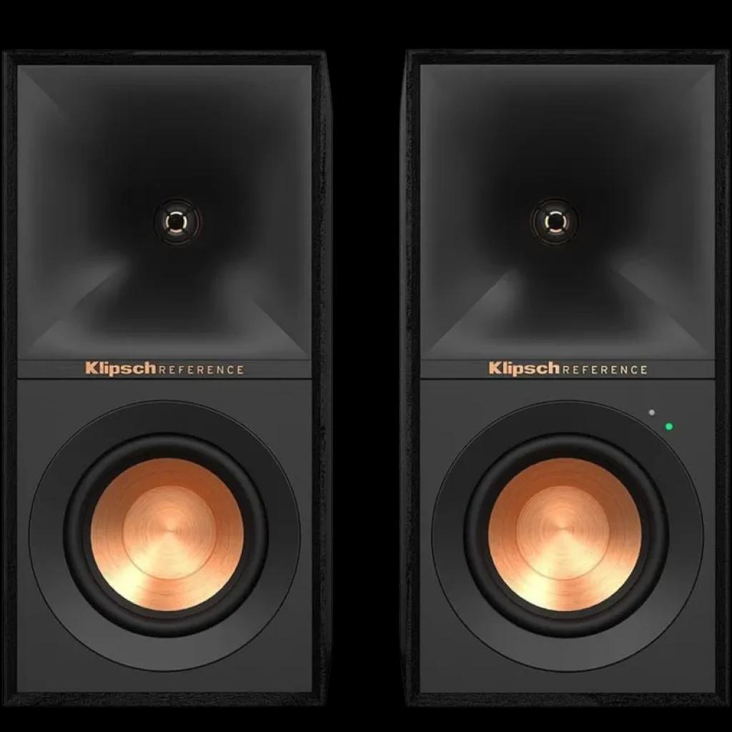 Par de colunas ativas Klipsch Reference R-40PM 70 W com tweeter em corneta preto e woofer cobre, design preto fosco, LED indicador e acabamento premium