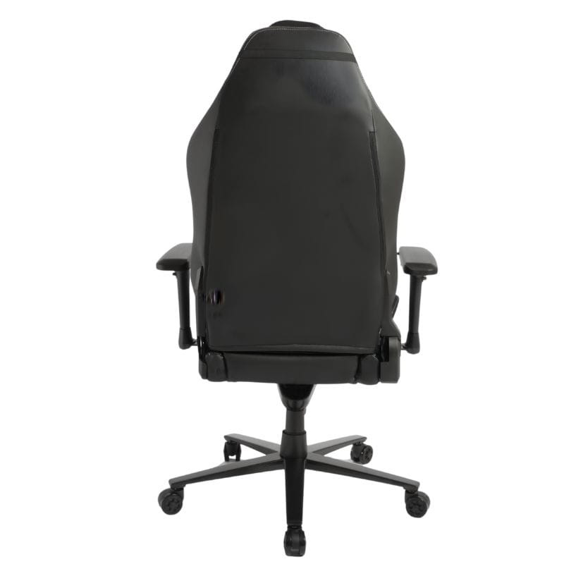 Silla Gaming PowerGaming Core Series negra con respaldo ergonómico, cojín lumbar y cervical, reposabrazos ajustables, base de 5 ruedas y costuras visibles.