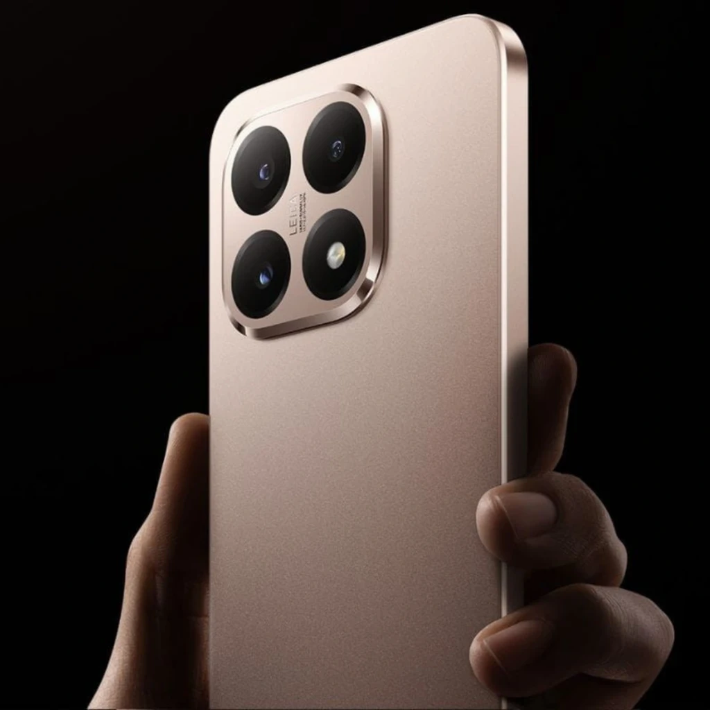Xiaomi 15T 12GB/256GB Dorado con acabado mate y módulo de cámara trasera cuadrado de cuatro lentes prominentes, bordes planos y chasis metálico elegante