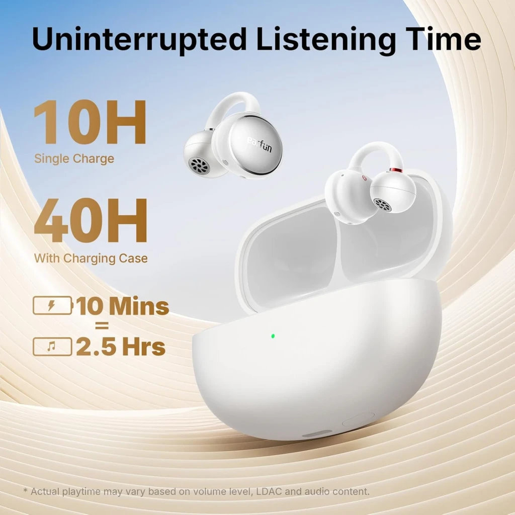 Earfun Clip Gris Blanco con estuche ovalado mate, compacto, indicador LED frontal y puerto USB-C inferior; diseño minimalista para audio portátil