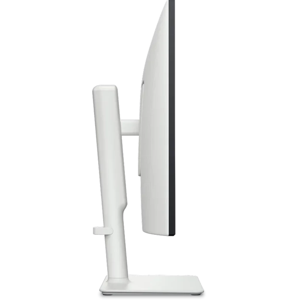 Monitor plata de 27 pulgadas con bisel delgado, panel 4K curvo y soporte ajustable robusto; perfil lateral estilizado y base estable, ideal para escritorio