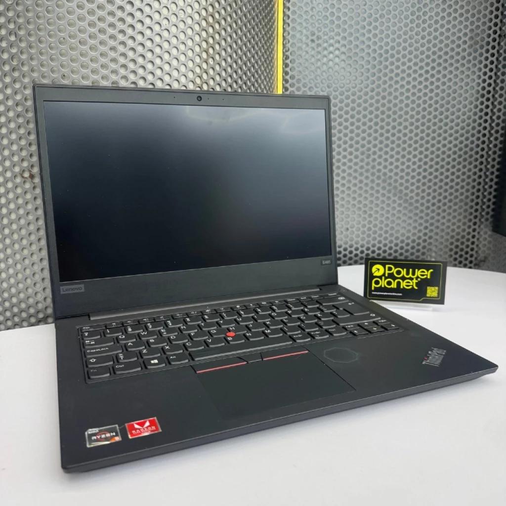 Lenovo ThinkPad E485 14 pouces noir, clavier QWERTZ avec trackpoint rouge, écran mat bord fin, châssis robuste, état excellent, étiquette AMD visible