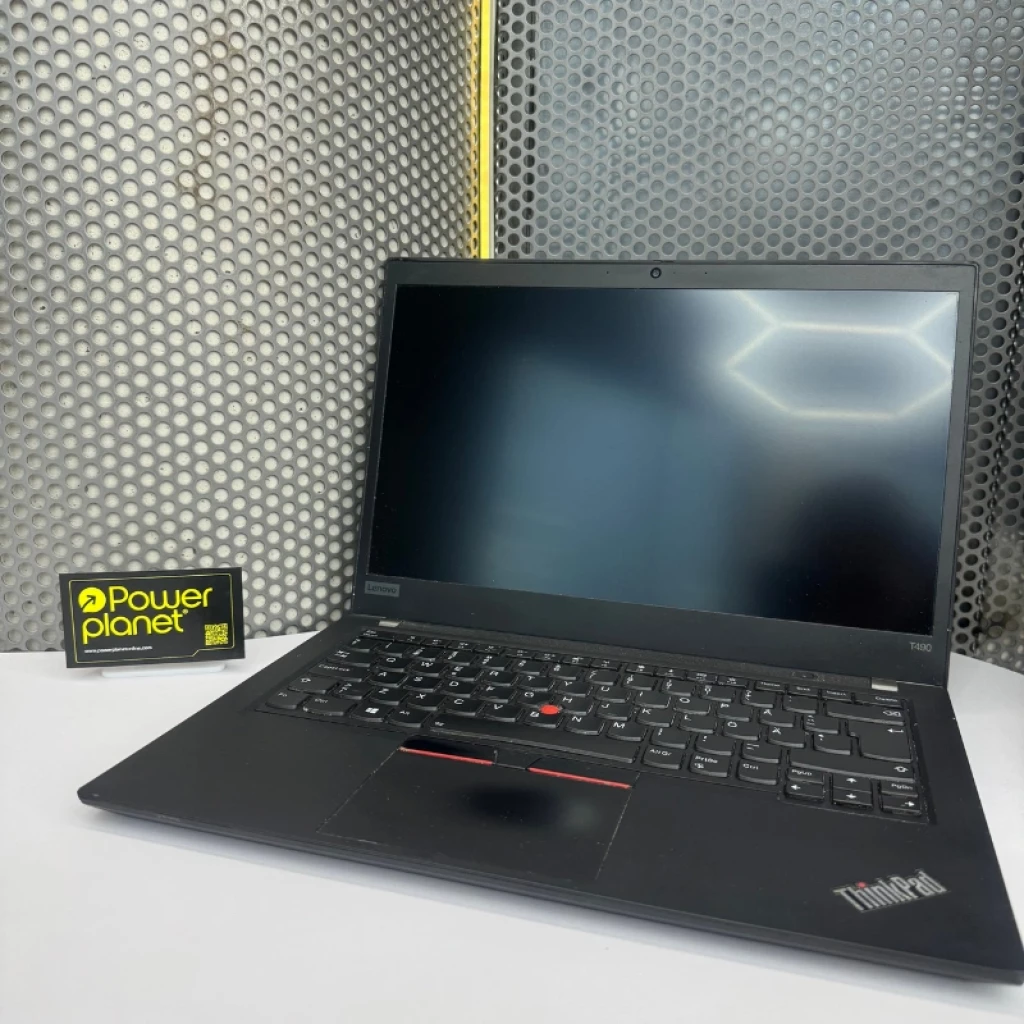Lenovo ThinkPad T490s 14 po noir, écran mat, clavier QWERTZ avec TrackPoint, châssis fin en bon état, logo ThinkPad rétroéclairé, large pavé tactile