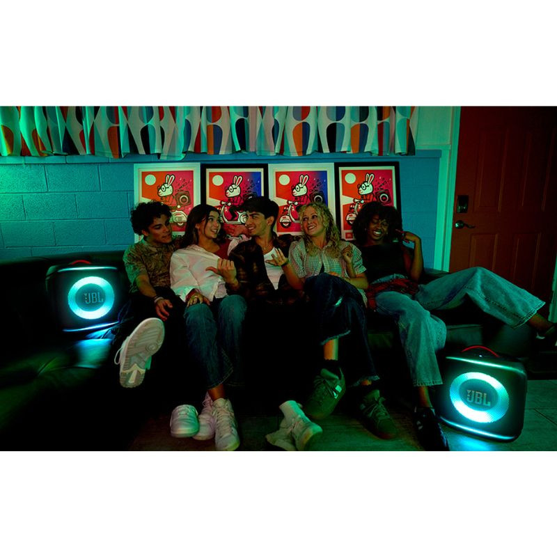 JBL Encore 2 Negro - Altavoz Bluetooth, imagen real en una fiesta