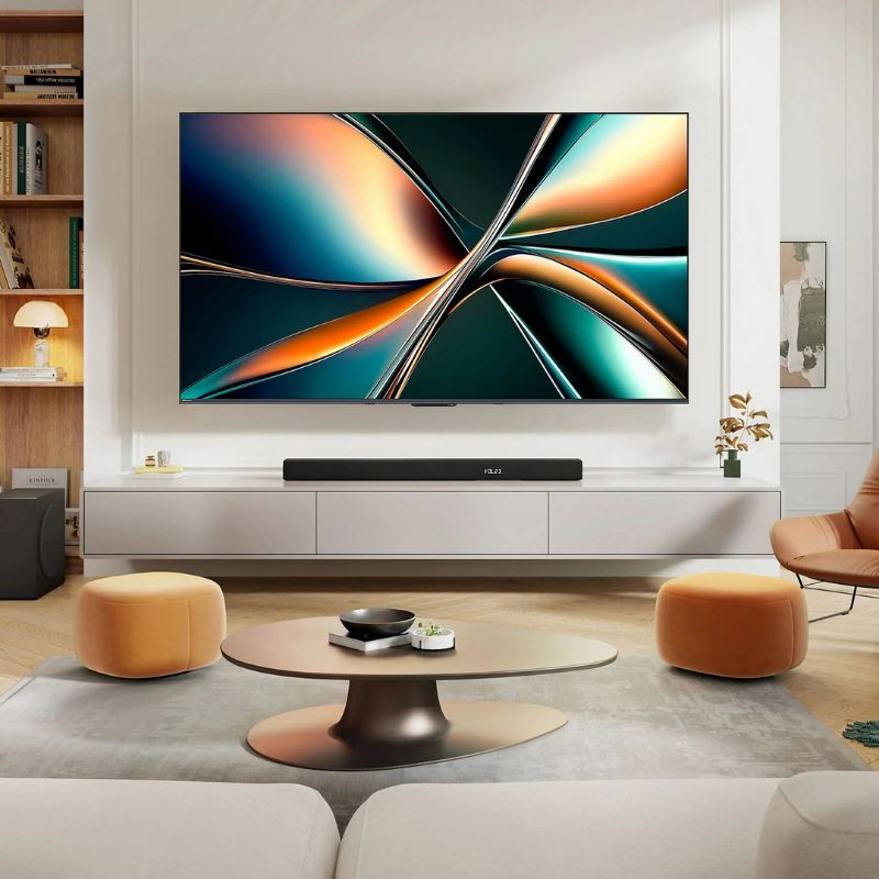 Hisense 100U7Q 100" 4K Ultra HD ULED Smart TV Negro, imagen real de la TV colgada en la pared de un salón