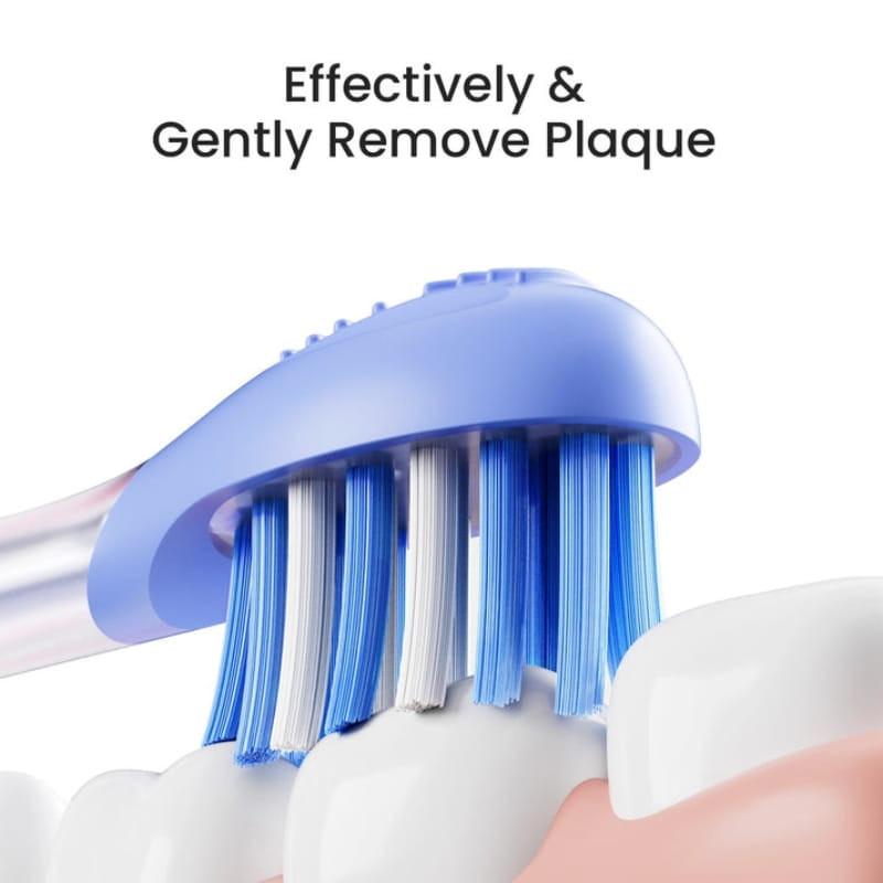 Cabezal azul Oclean Ease con cerdas suaves y densas en tonos azul y blanco, diseño redondeado que limpia suavemente la placa sobre dientes blancos