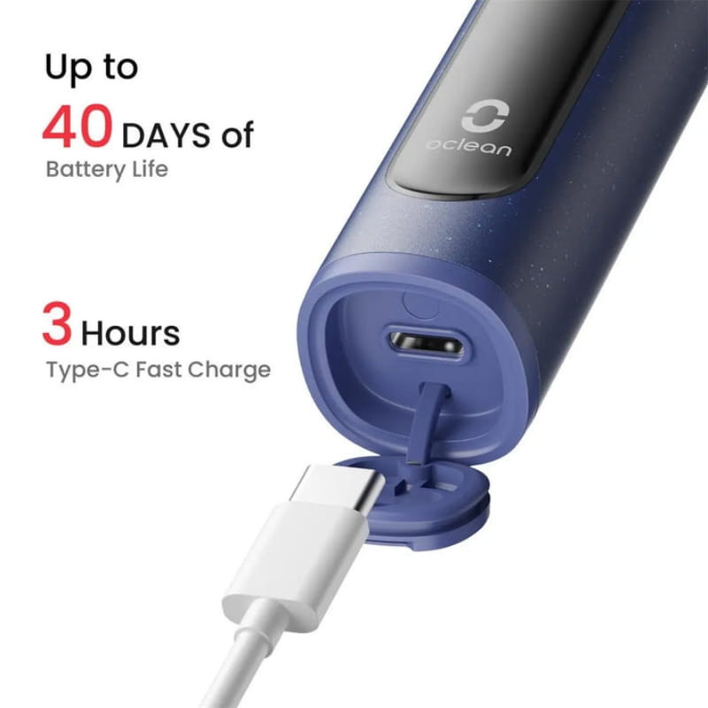 Puerto de carga USB‑C del Oclean X Lite Azul Oscuro, tapa abatible, acabado azul con efecto moteado, destaca autonomía 40 días y carga rápida en 3 horas.