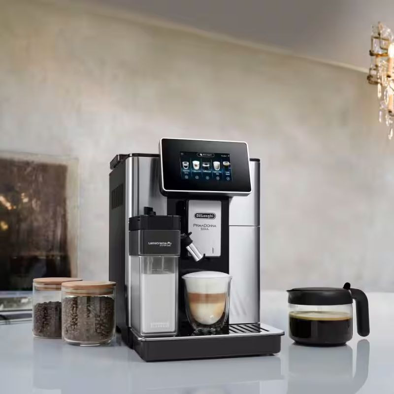 Accesorios DeLonghi PrimaDonna Soul: jarra de vidrio, recipiente espumador con boquilla, filtro de agua, cuchara dosificadora, cepillo y tira de prueba