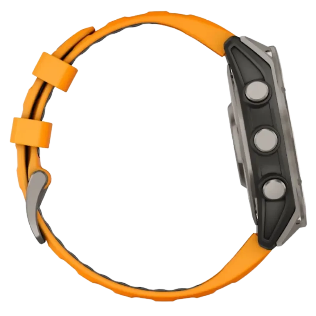 Lateral direito do Garmin Fenix 8 AMOLED 47 mm Sapphire Titanium com bracelete de silicone laranja com botões metálicos e moldura robusta em titânio