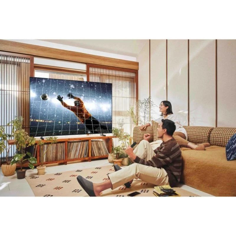 Samsung TU75U8005FU 75" 4K LED Smart TV con biseles delgados, gran pantalla en salón moderno, imagen nítida y colores vivos; ideal para cine y deportes.