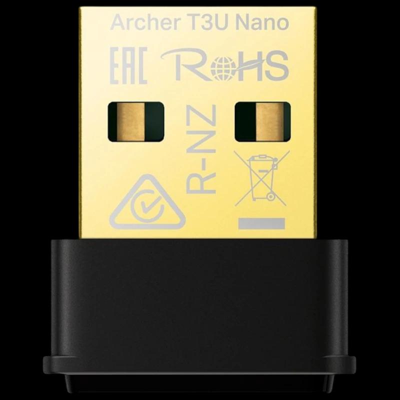 TP-Link Archer T3U Nano Adaptador USB Wi-Fi compacto com conector dourado, corpo preto e indicadores de certificação gravados na superfície