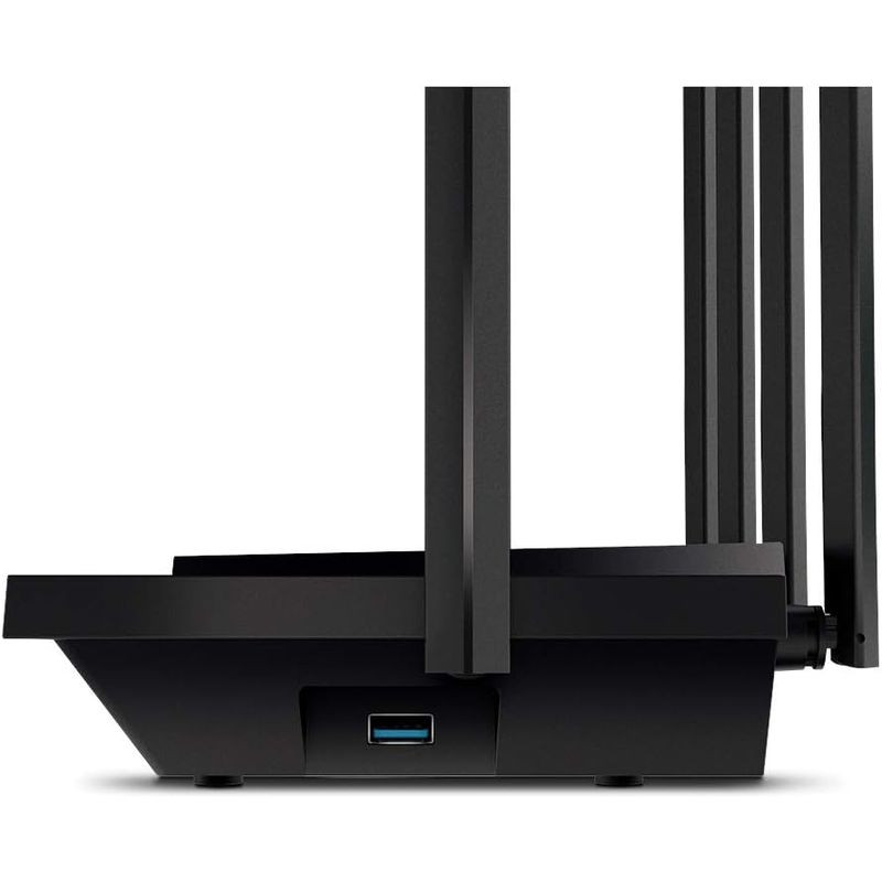 TP-Link Archer AX72 WiFi Dual Router em preto com múltiplas antenas verticais e porta USB frontal azul, design angular robusto e base estável