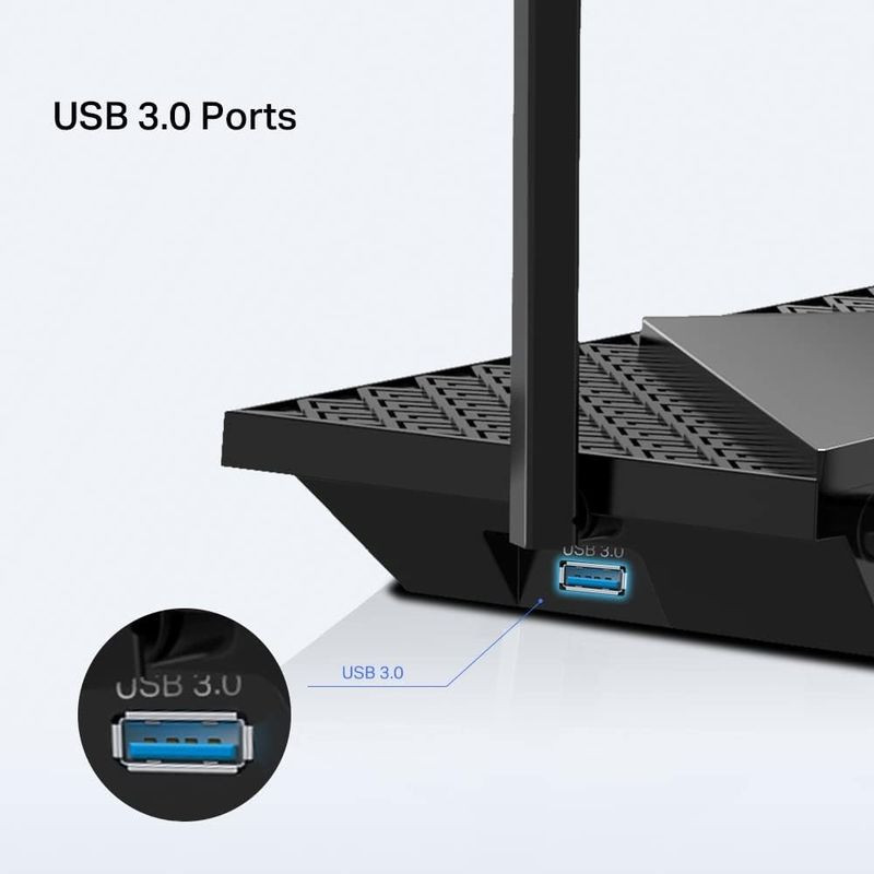 Porta USB 3.0 azul em roteador TP-Link Archer AX72, corpo preto com textura em grade e antenas altas; destaque para conexão rápida e moderna