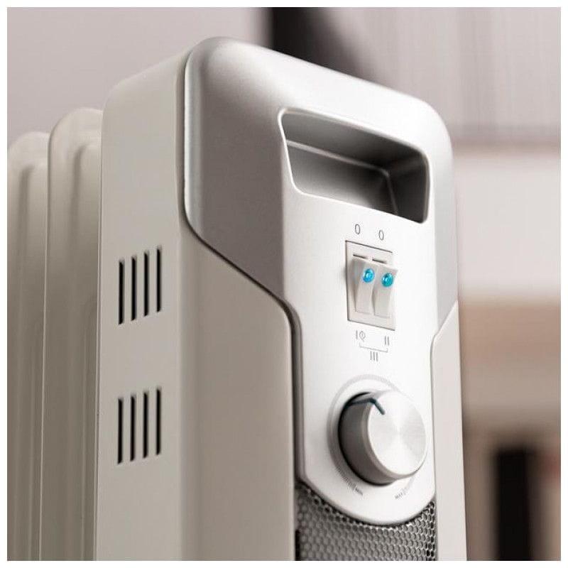 Détail du thermostat et du sélecteur de chaleur du Chauffage Électrique à Huile Cecotec ReadyWarm 11000 Space 2500 W Blanc