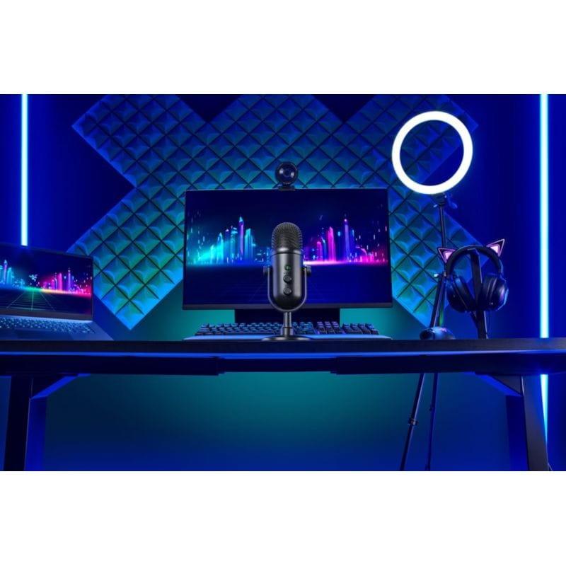 Micrófono Razer Seiren V2 Pro Negro sobre mesa gaming