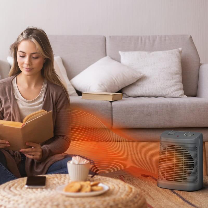 Rowenta Instant Comfort Compact SO2321 Cinza - Aquecedor elétrico interior Foto real a aquecer a sala