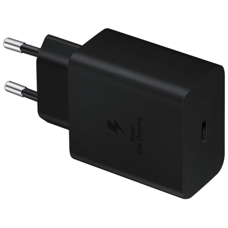 Cargador de pared Samsung negro 45W con puerto USB-C, diseño compacto y acabado mate, puntas metálicas europeas y logotipo Super Fast Charging en el lateral
